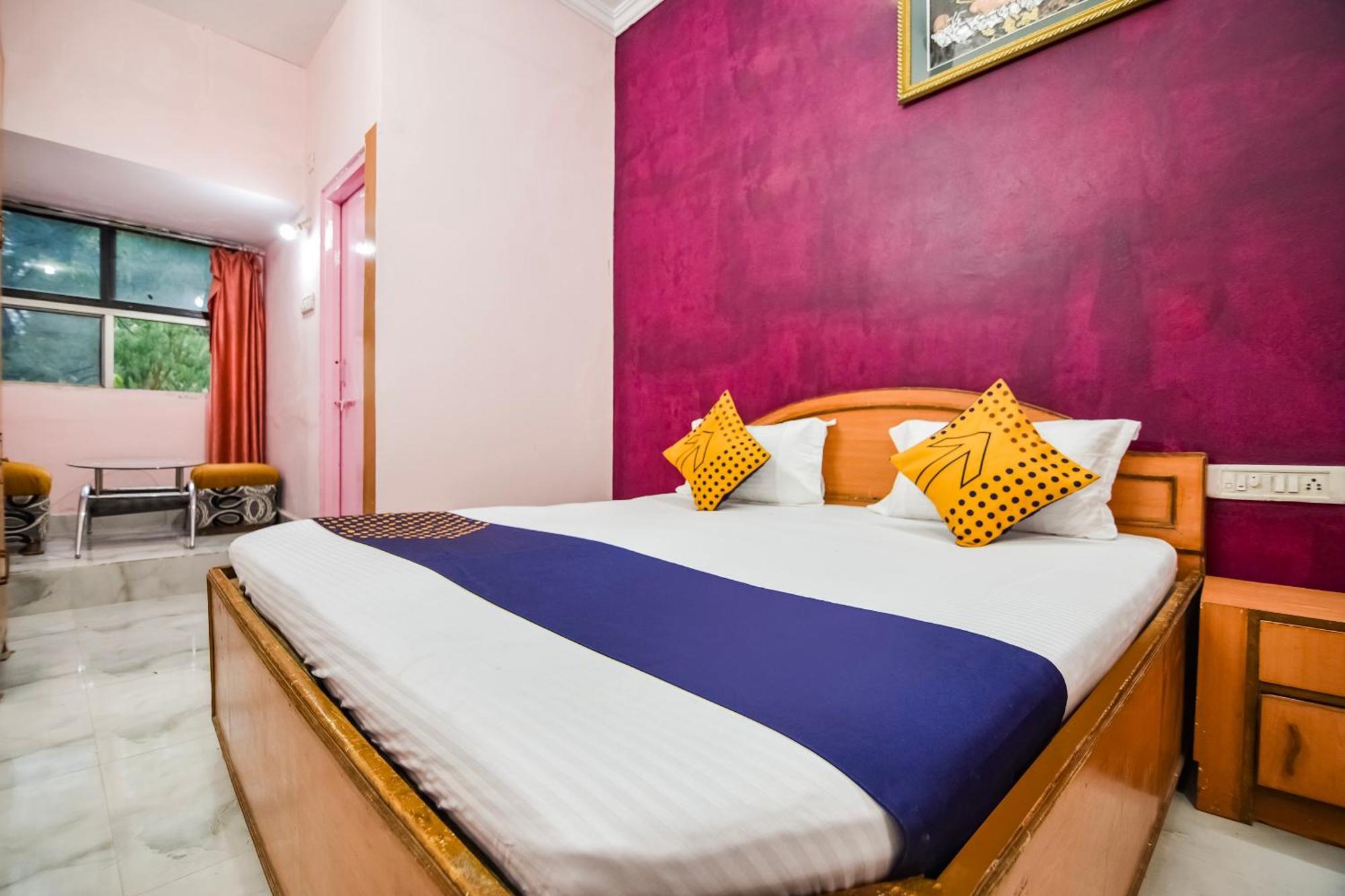 Spot On Hotel Midtown Gondia Exteriör bild