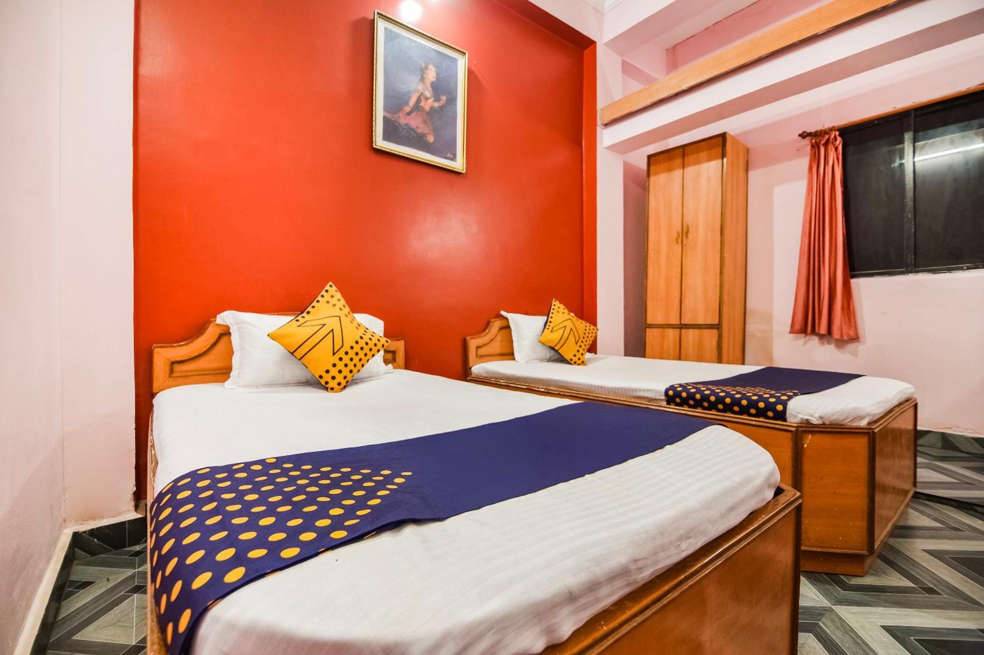 Spot On Hotel Midtown Gondia Exteriör bild