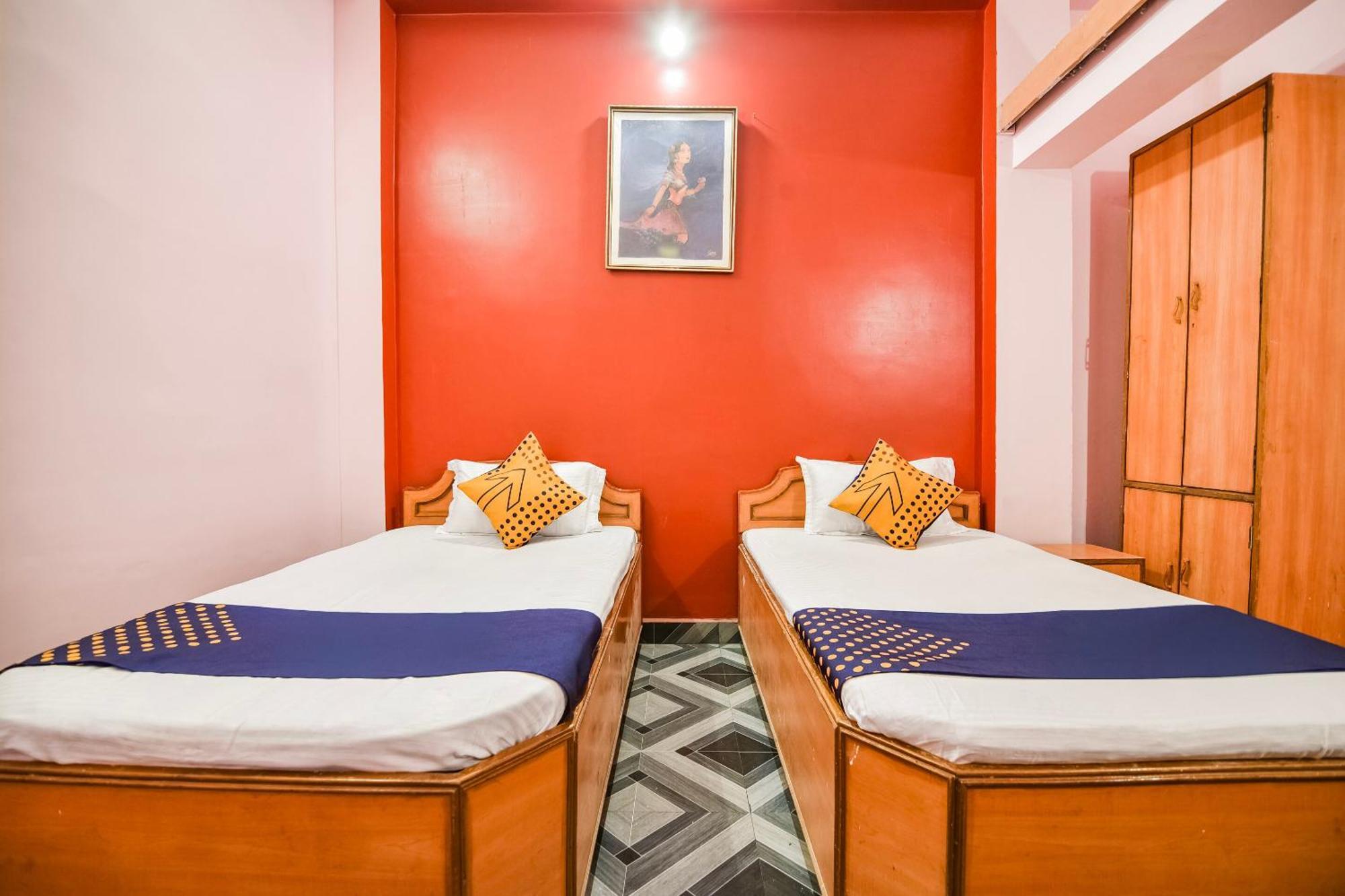 Spot On Hotel Midtown Gondia Exteriör bild