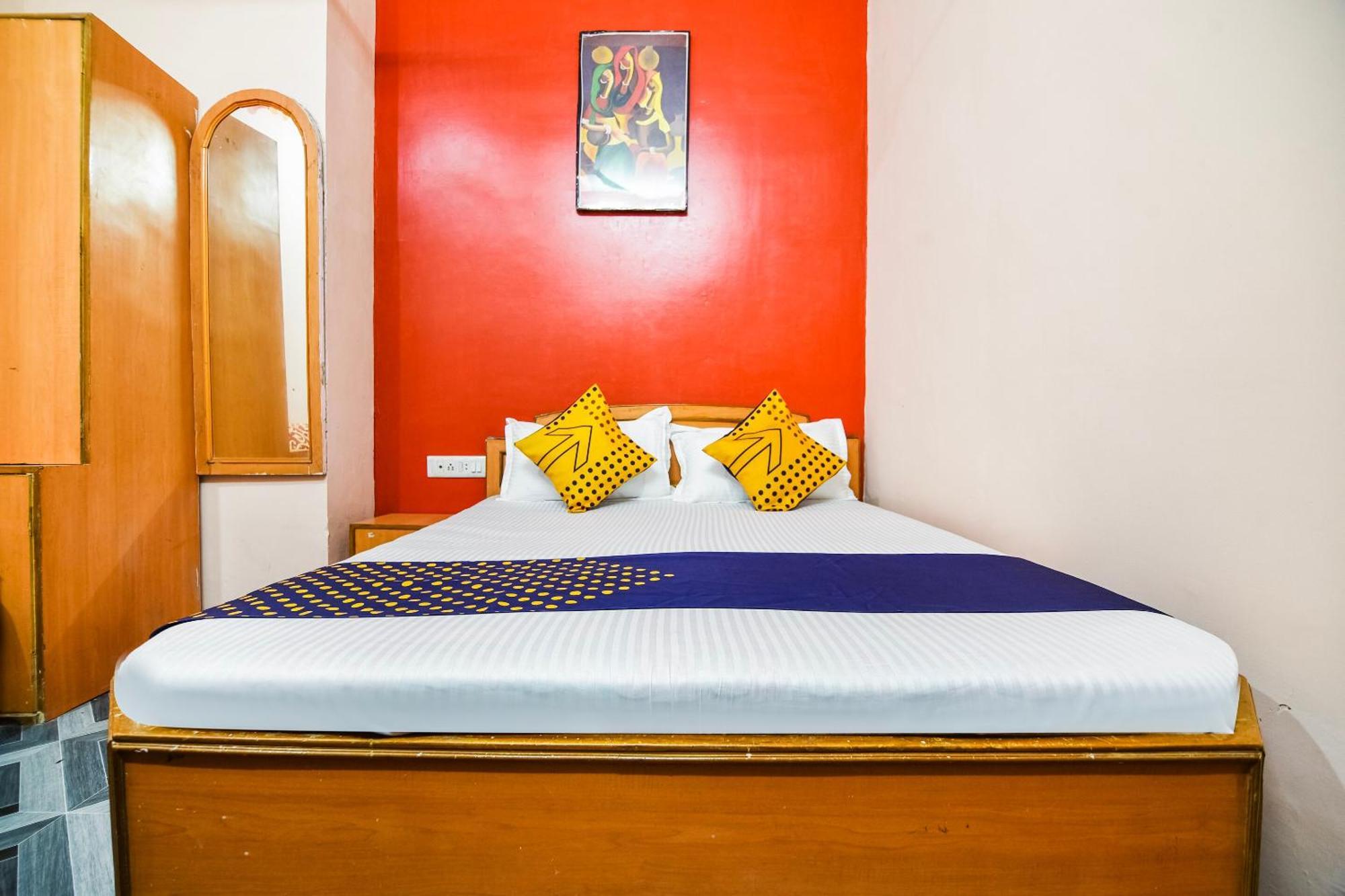 Spot On Hotel Midtown Gondia Exteriör bild