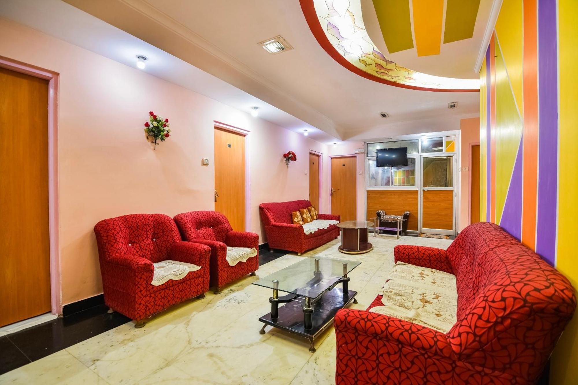 Spot On Hotel Midtown Gondia Exteriör bild