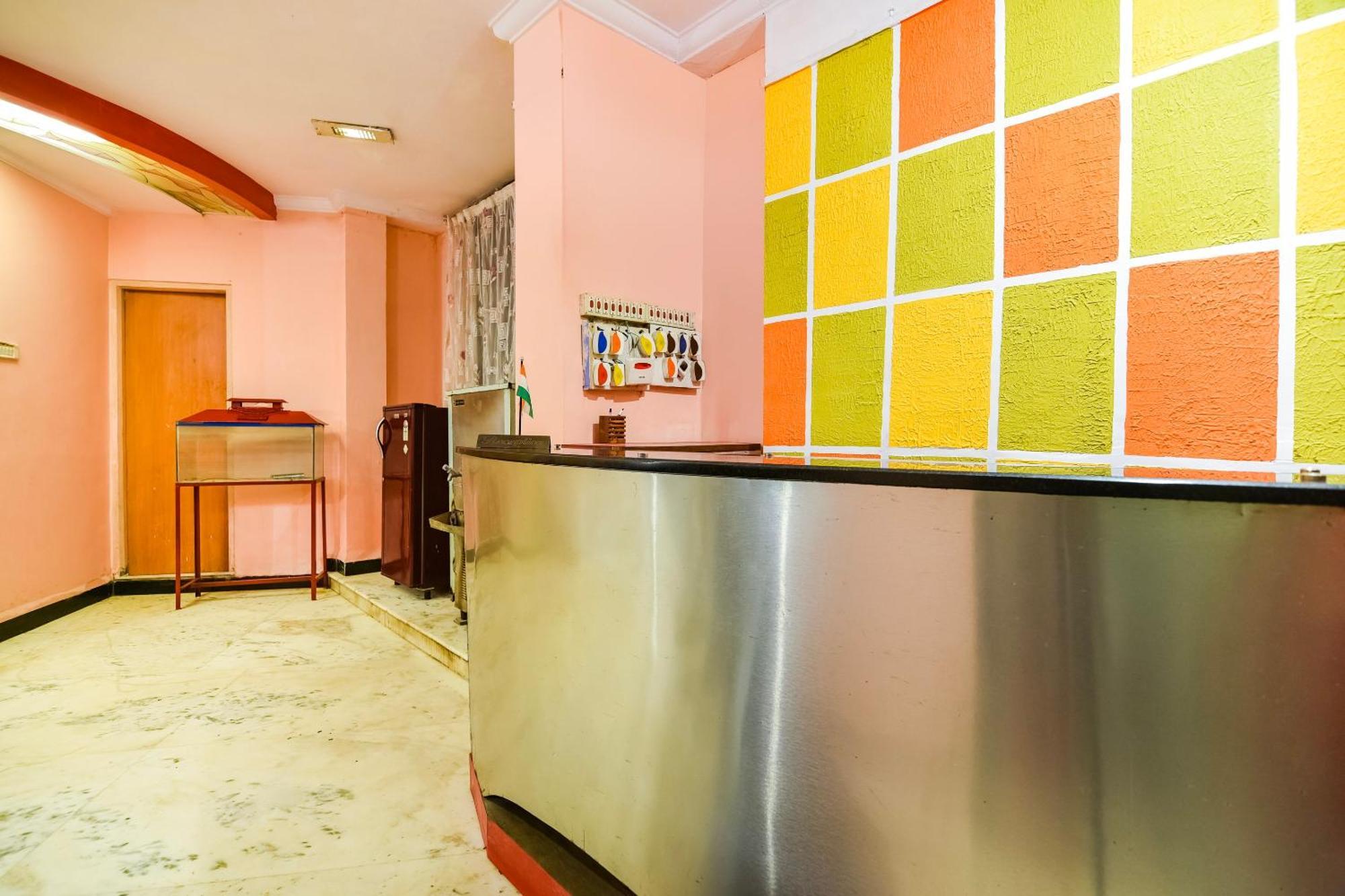 Spot On Hotel Midtown Gondia Exteriör bild